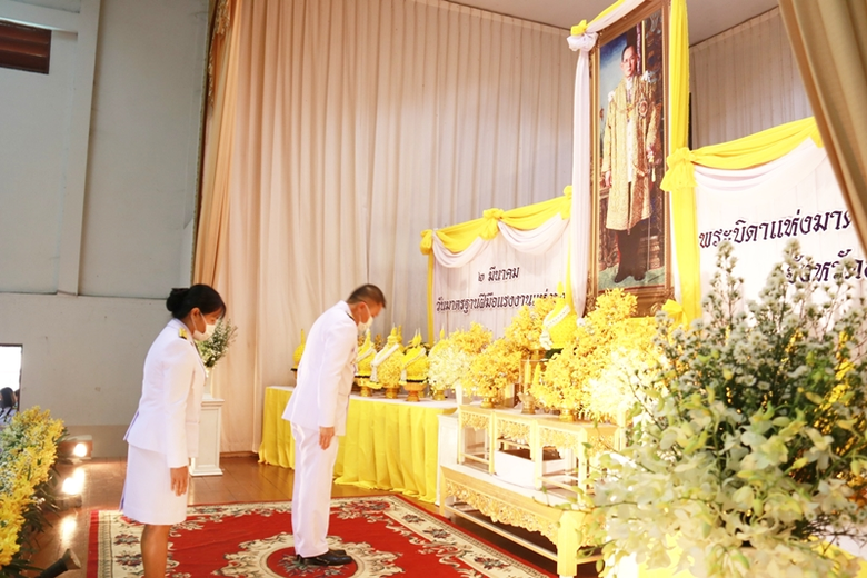 จังหวัดลำพูน น้อมสำนึกในพระมหากรุณาธิคุณ ถวายราชสักการะแด่ พระบาทสมเด็จ พระบรมชนกาธิเบศร มหาภูมิพลอดุลยเดชมหาราช บรมนาถบพิตร "พระบิดาแห่งมาตรฐานการช่างไทย" เนื่องในวันมาตรฐานฝีมือแรงงานแห่งชาติ