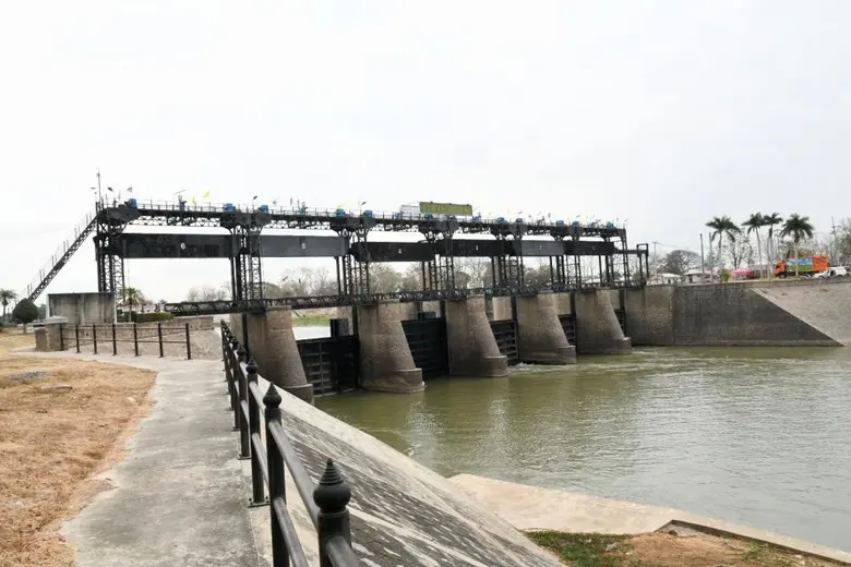 "พลเอก ประวิตร"ลงพื้นที่ติดตามการแก้ปัญหาน้ำเค็มแม่น้ำเจ้าพระยา