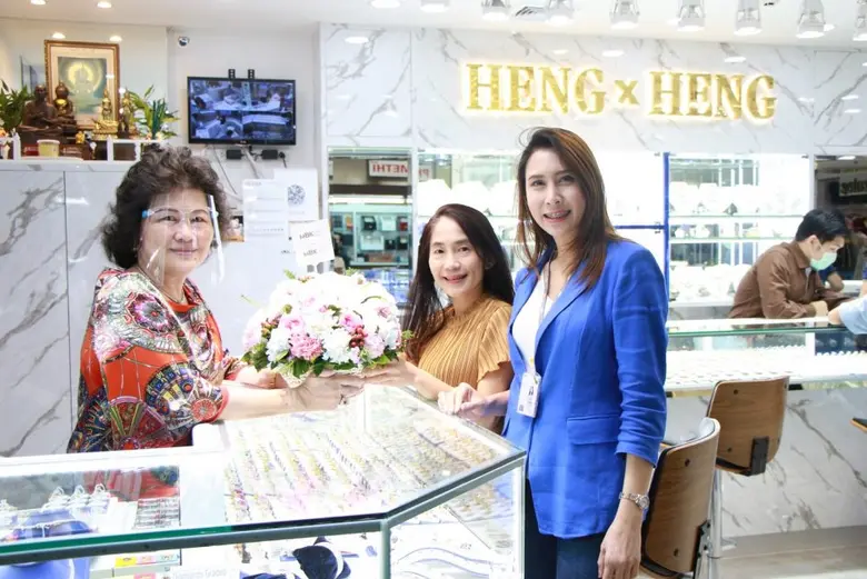 นางสาวสหัพย์ภัค โชควิจิตรกุล (คนกลาง) ผู้...