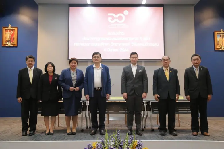 นายแพทย์ปฐม สวรรค์ปัญญาเลิศ อธิบดีกรมวิทย...