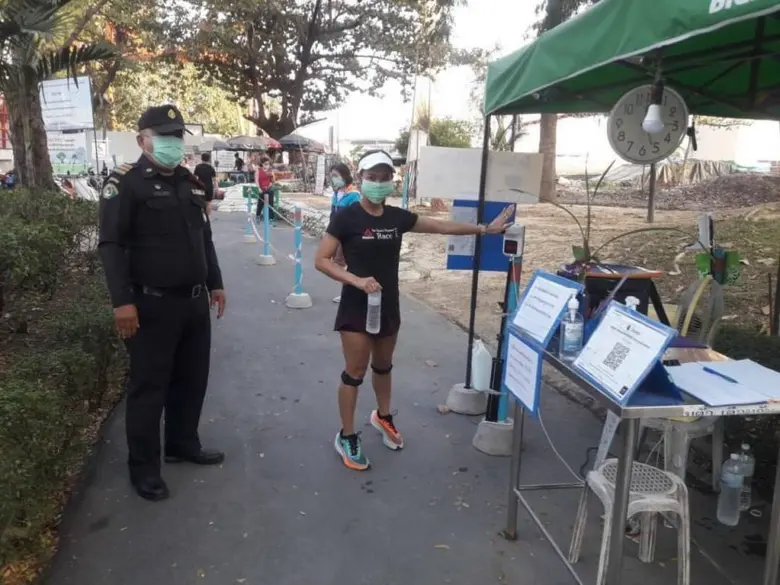 ลงพื้นที่เน้นย้ำประชาสัมพันธ์เข้มงวดมาตรการ D-M-H-T-T ใส่หน้ากากอนามัยอย่างถูกวิธีตลอดเวลา