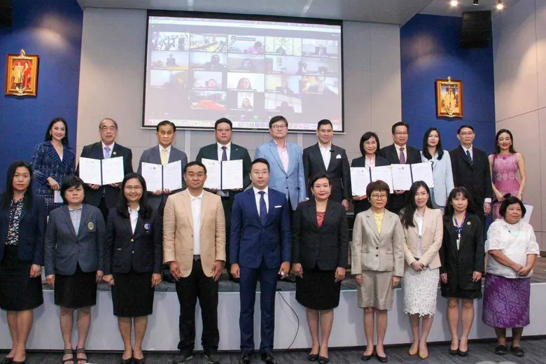 ศ.(พิเศษ) ดร.เอนก เหล่าธรรมทัศน์ รัฐมนตรี...