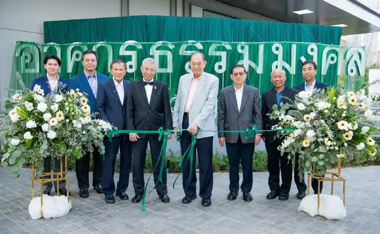 นายบุณยสิทธิ์ โชควัฒนา (ที่ 4 จากขวา) ประ...