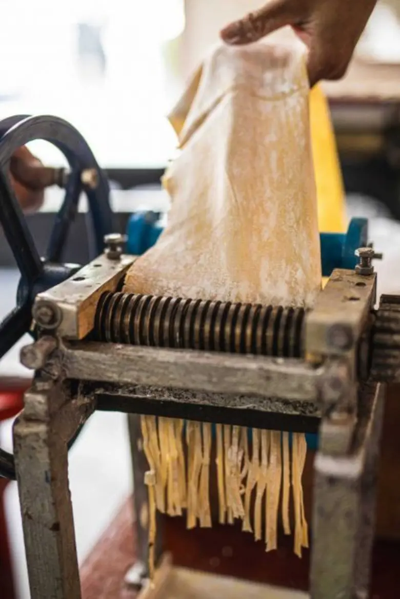 ร้าน(ไม่)ลับ ตำนานบะหมี่มากกว่า 100  ปี สืบทอดยาวนานถึงรุ่นที่ 4 สุดเด็ด!!! จากอุทัยฯ สู่เมืองกรุง