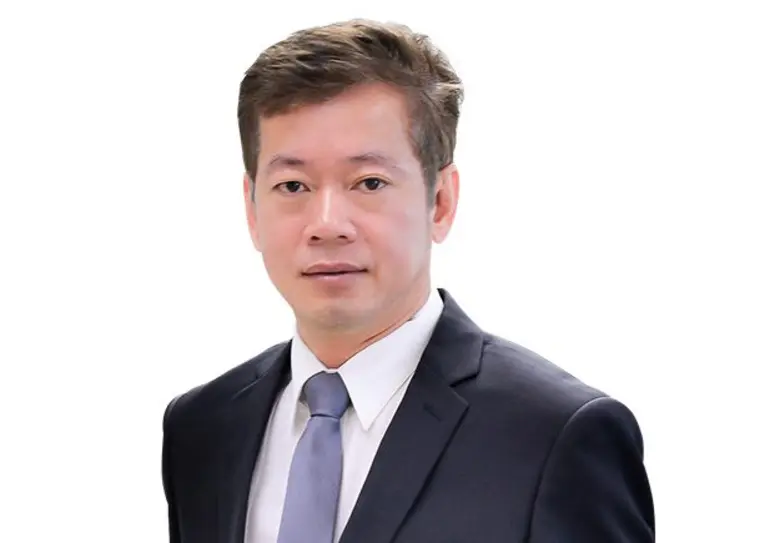 นายแพทย์วิเชียร แพทยานันท์ ประธานเจ้าหน้า...