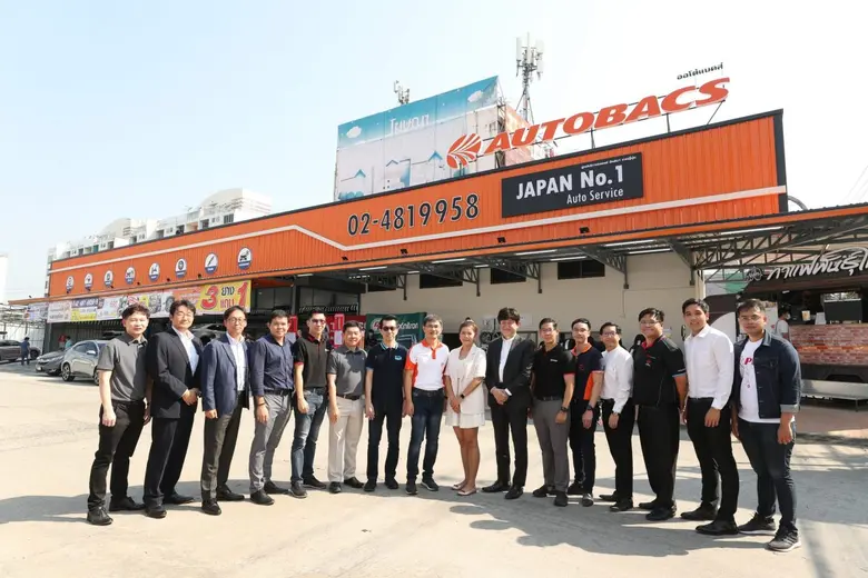 นายรังสรรค์ พวงปราง (ที่ 8 จากซ้าย) ประธา...