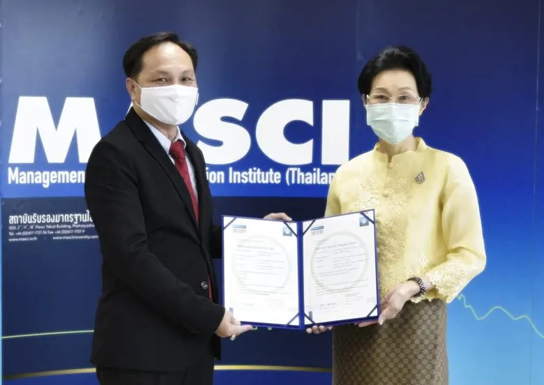 นายแสงชัย วิริยะอำไพวงศ์ (ซ้าย) ประธานเจ้...