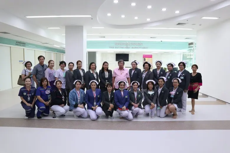 นพ.วัชระ สนธิชัย ผู้อำนวยการ โรงพยาบาลหริ...