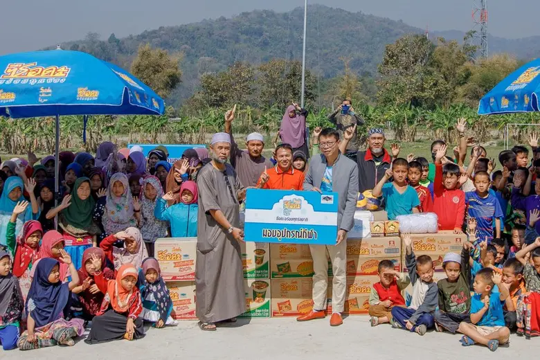 นายศิรชัย คำลม (ขวา) ผู้จัดการฝ่ายการตลาด (กิจกรรมพ...