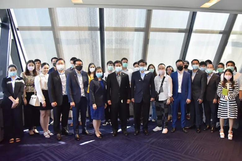 นายธรรมศักดิ์ อัชญาวัฒน์ (แถวหน้าที่ 7 จา...