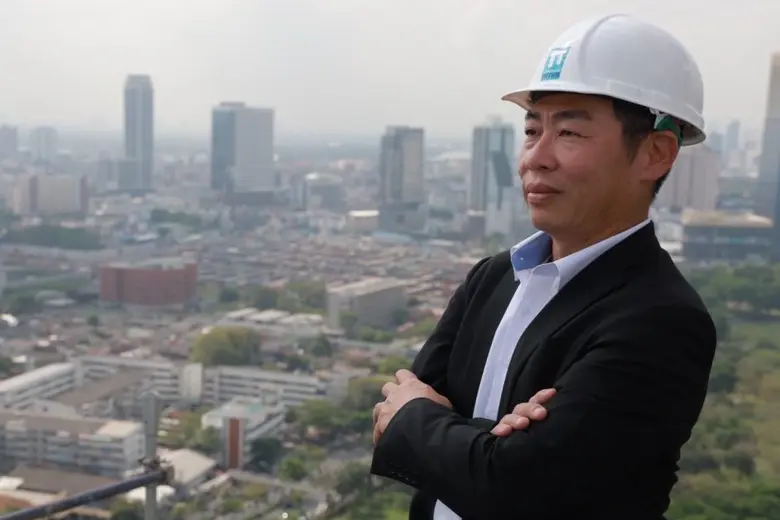 สโตนเฮ้นจ์ อินเตอร์ (STI) แม่ทัพใหญ่ที่ปร...