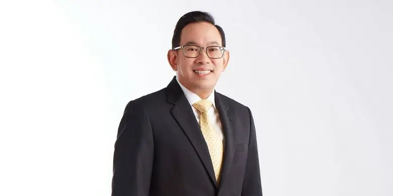 นายวัฒนพงษ์ คุโรวาท ผู้อำนวยการสำนักงานนโ...