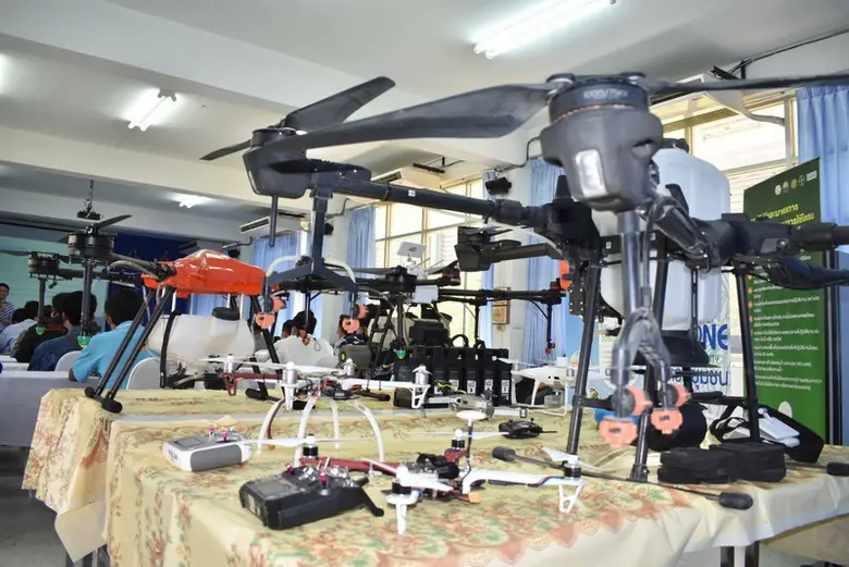 สนพ.อำนาจเจริญ จับมือ เครือข่าย ฝึกนักบินโดรนเพื่อการเกษตร