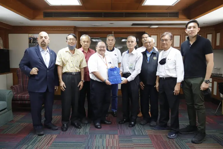 ธีระพงศ์ ปังศรีวงศ์ (คนที่ 5 จากซ้าย) นาย...