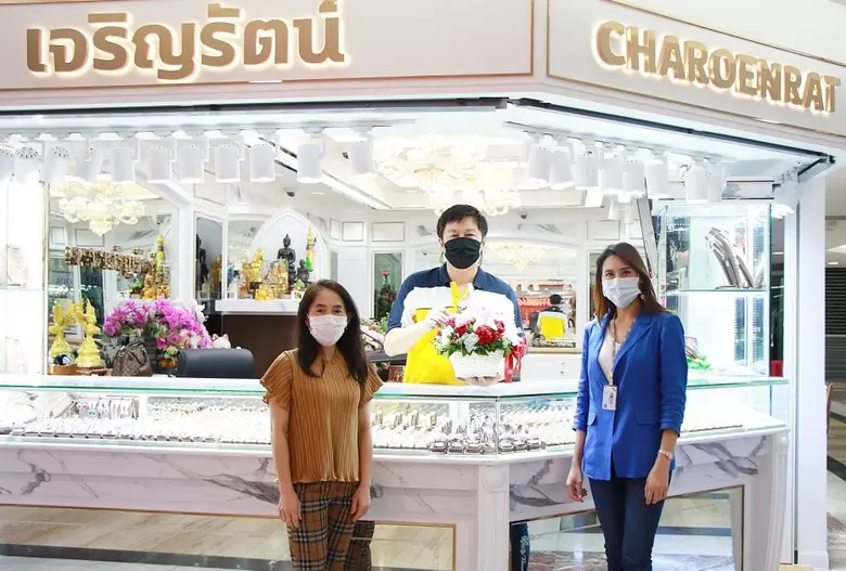 นางสาวสหัพย์ภัค โชควิจิตรกุล (ซ้ายสุด) ผู...