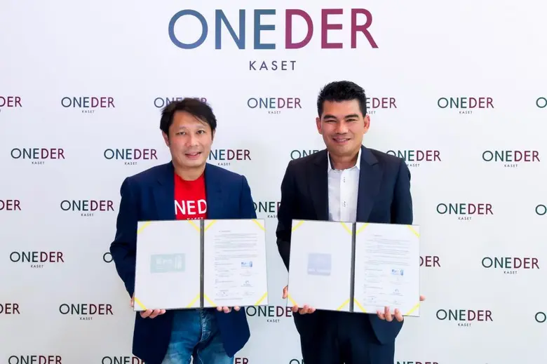 คุณเกรียงศักดิ์ บัวนุ่ม (ขวา) ประธานกรรมก...