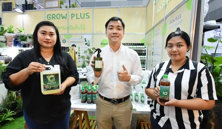 คุณวศิน ดำรงสกุลวงษ์ (กลาง) กรรมการและผู้...