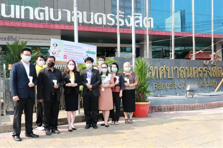 สถาบันมาตรวิทยา หนุนคัดกรองเชิงรุกโควิด-19 จ.ปทุมธานี ส่งทีมงานลงพื้นที่สอบเทียบเครื่องวัดอุณหภูมิ