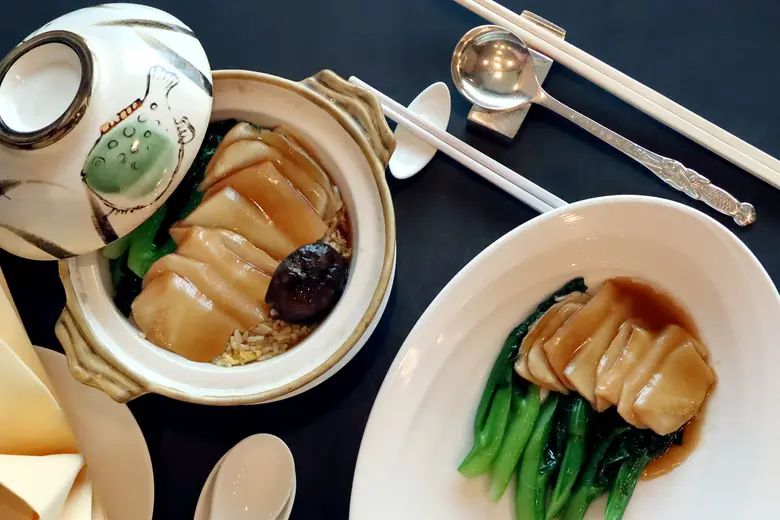 ห้องอาหารจีนหยก โรงแรม ดิ เอมเมอรัลด์ เชิ...