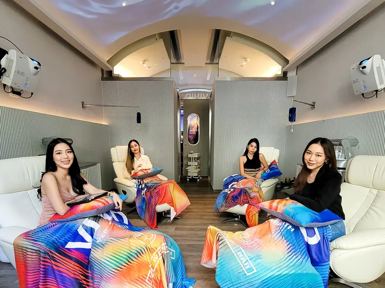 ชวนแก๊งค์เพื่อนเติมความสดใสต้อนรับสงกรานต...