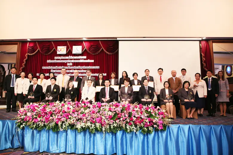 มหาวิทยาลัยคุณภาพ "ศรีปทุม" กวาด 2 รางวัลใหญ่ระดับชาติ "สถาบันส่งเสริมอาจารย์ต้นแบบด้านการสอน" และ "อาจารย์ต้นแบบด้านการสอน"