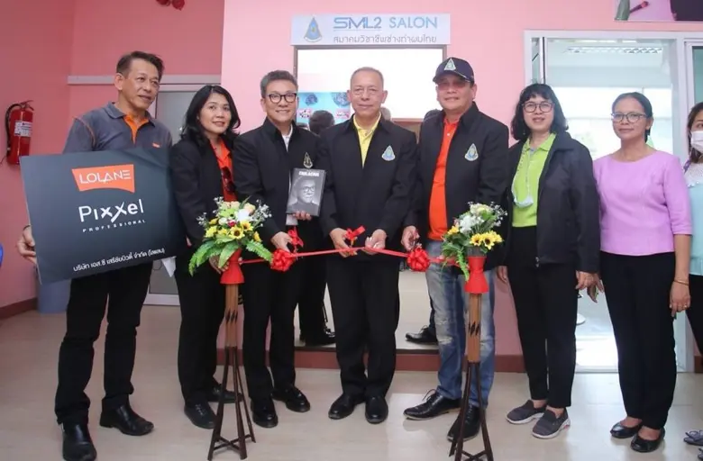 พลเอก ธิวา เพ็ญเขตกรณ์ ผู้อำนวยการหลักสูต...