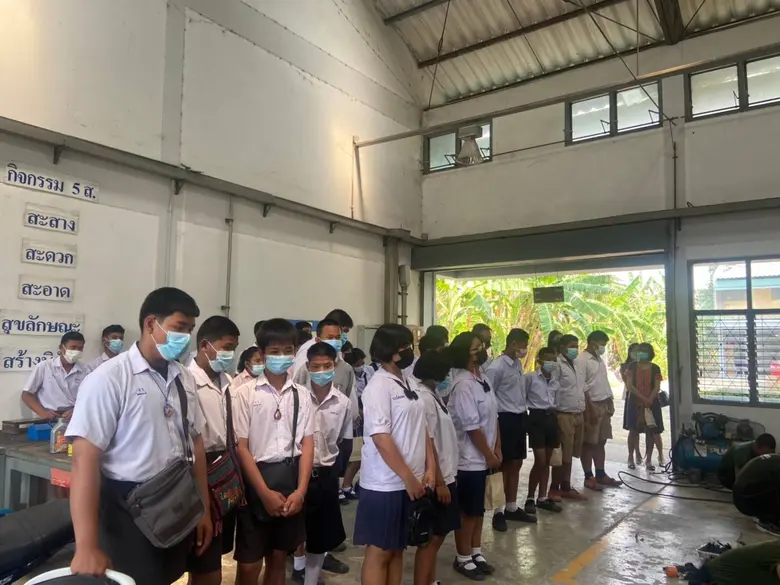 25 มี.ค. 2564 สนพ.ลพบุรี จัดกิจกรรมการศึกษาดูงานและรับสมัครเข้าฝึกอบรม แก่นักเรียนครอบครัวยากจน