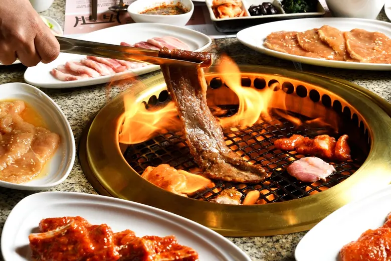 โปรโมชัน "Half Board Staycation"