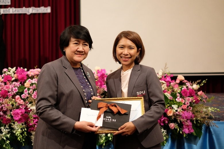 ผศ.ดร.วราภรณ์ ไทยมา คณบดีคณะศิลปศาสตร์ มห...