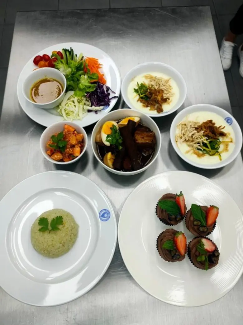 สาขาศิลปะประกอบอาหาร ม.หอการค้าไทย จัดกิจกรรม "Eat Healthy Be Happy"