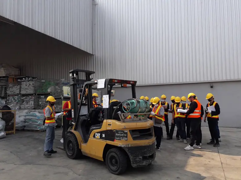 สนพ.สมุทรสงคราม เพิ่มทักษะแรงงานด้านการขับฟอร์คลิฟท์