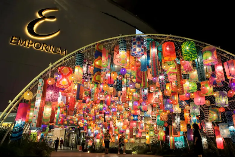 ศูนย์การค้า ดิ เอ็มโพเรี่ยม และ ดิ เอ็มคว...