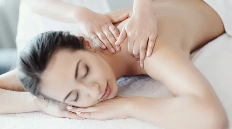 ผ่อนคลายและดูแลผิวพรรณในช่วงหน้าร้อนนี้ ด...