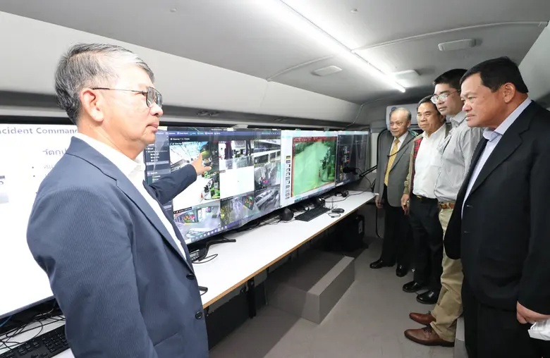 LET โชว์รถโมบายศูนย์ปฏิบัติการเคลื่อนที่
