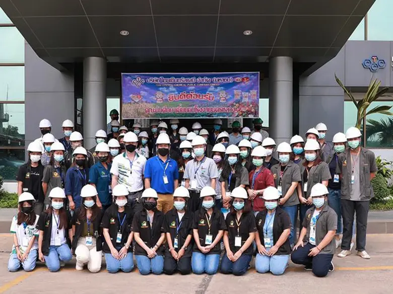 นาย สุภัค เหล่าดี (กลาง) ผู้จัดการทั่วไป ...