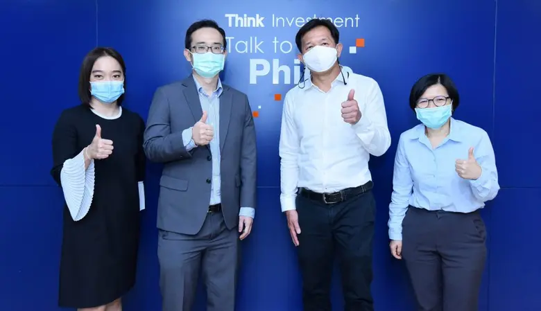 คุณนพวงศ์ โอมาธิกุล (ที่ 2 จากซ้าย) รองประธานเจ้าหน...