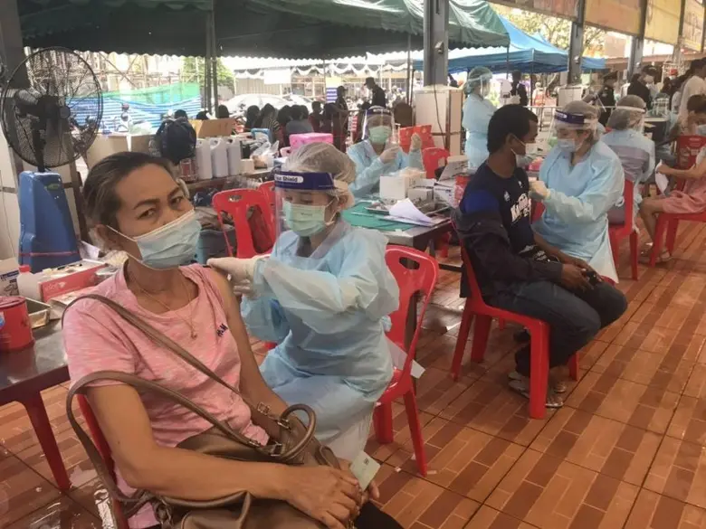 กทม.ยันฉีดวัคซีนโควิด-19 ให้กลุ่มเสี่ยงสถานบริการย่านทองหล่อ ควบคุมการแพร่ระบาดในวงกว้าง