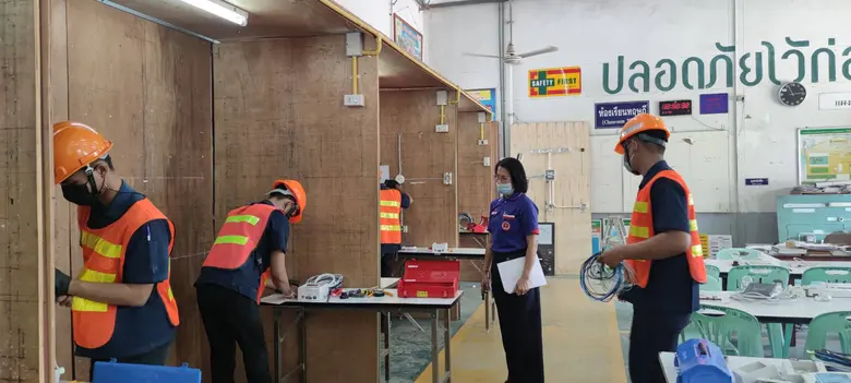 สนพ.มหาสารคาม ทดสอบช่างไฟฟ้าเตรียมความพร้อมก่อนเข้าทำงาน