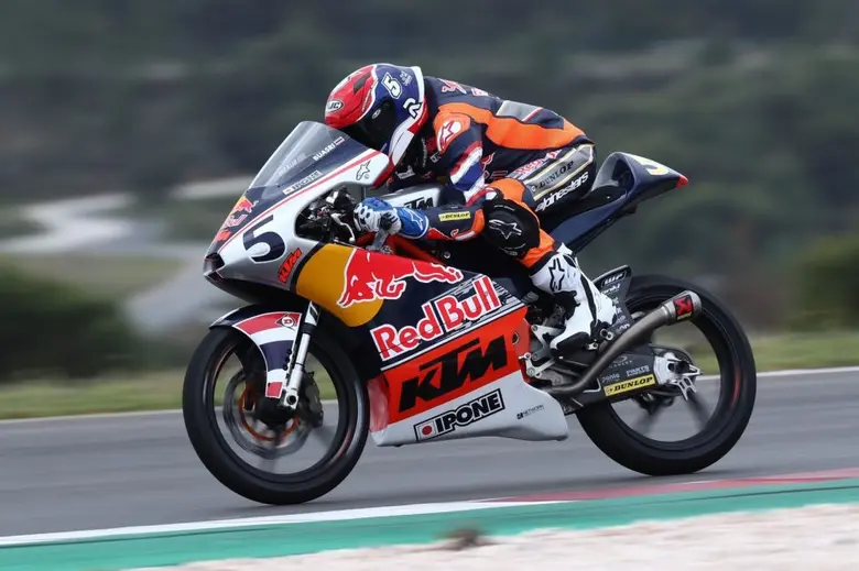 "ก๊องส์" ธัชกร บัวศรี ยอดนักบิดดาวรุ่งชาว...