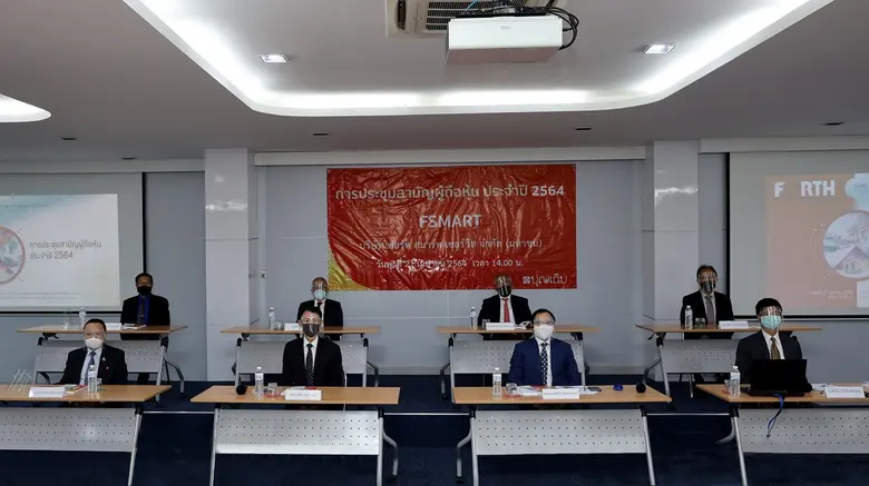 นายพิชิต นิ่มกุล (แถวหลังที่ 2 จากซ้าย ) ...