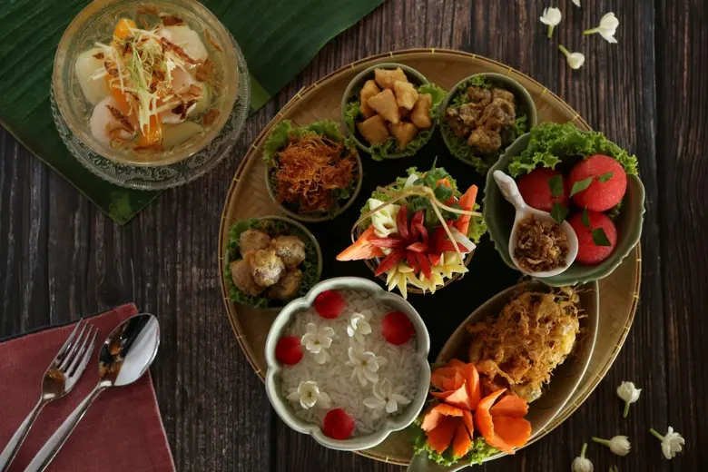 ห้องอาหารธาราทองและล็อบบี้เลาจน์ โรงแรมรอ...