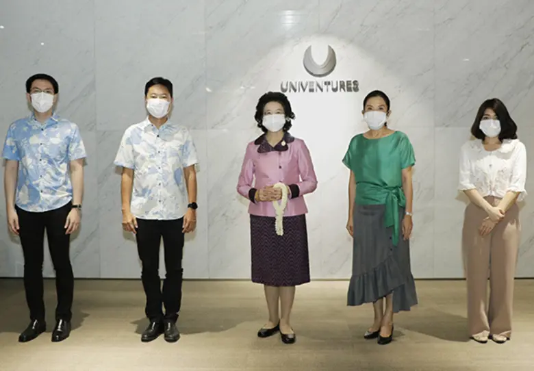 กำพล ปุญโสณี (ที่ 2 จากซ้าย) กรรมการผู้จั...