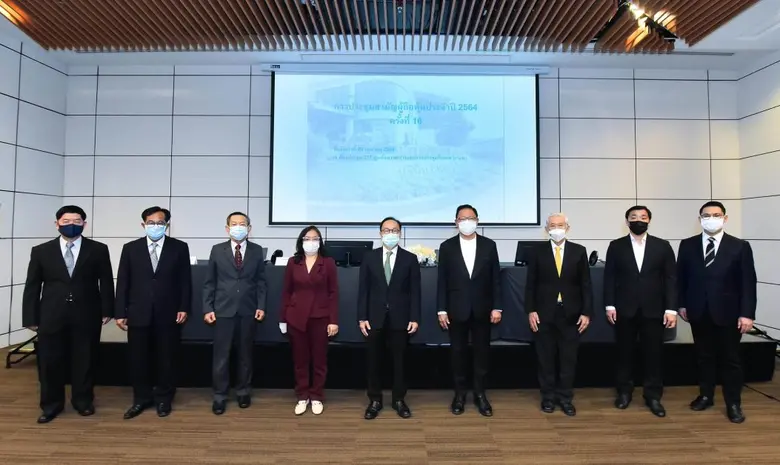 คุณทักษะ บุษยโภคะ (กลาง) ประธานกรรมการ, ค...