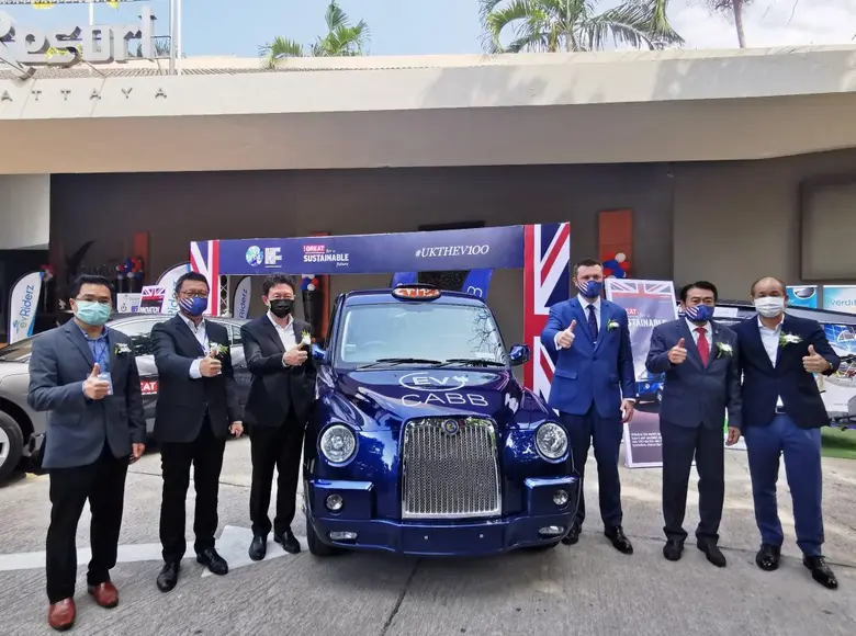 นายสุรเดช ทวีแสงสกุลไทย (ที่ 2 จากซ้าย) ค...