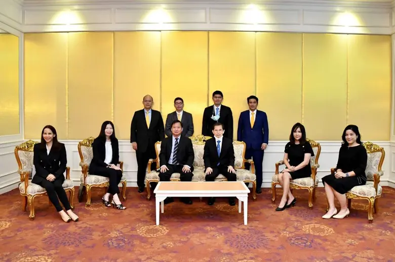 นายเอก สุวัฒนพิมพ์ (ลำดับที่ 2 จากขวา แถว...