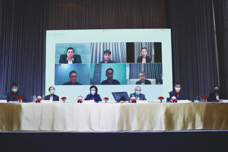 นายยุทธ วรฉัตรธาร ประธานกรรมการ และนายอิท...