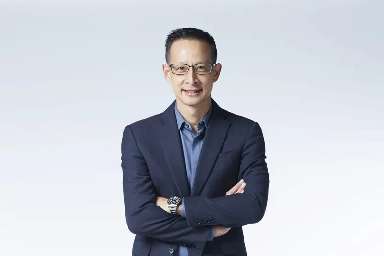 นายสาระ ล่ำซำ กรรมการผู้จัดการและประธานเจ...