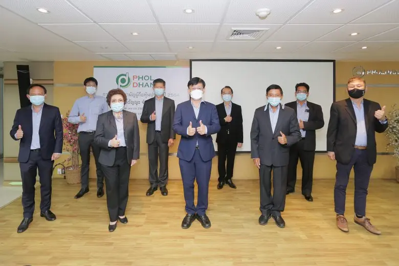 รศ.ดร.เอกจิตต์ จึงเจริญ (กลาง) ประธานกรรม...