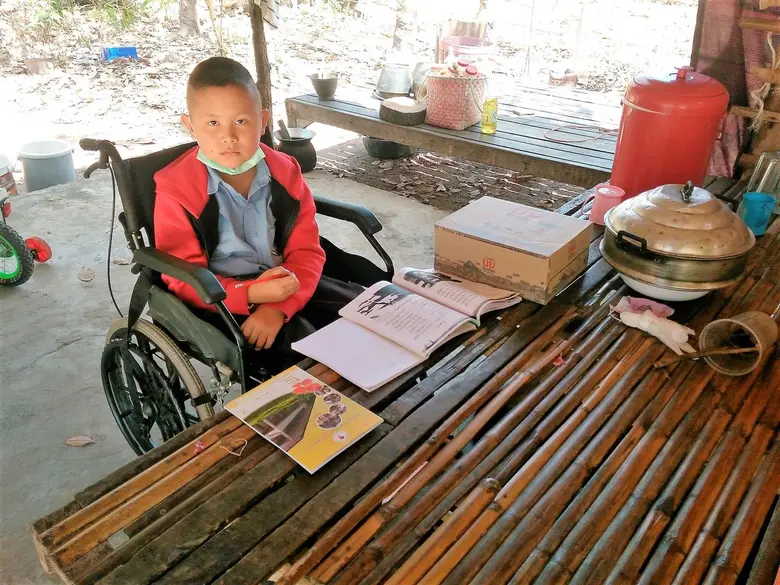 นายสรรเพชร นิลรัตน์ กรรมการผู้จัดการมูลนิ...