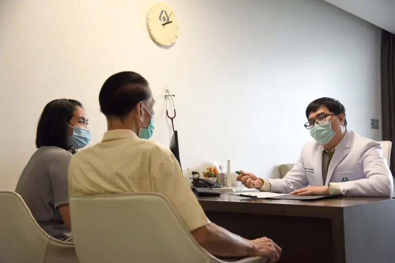 โรงพยาบาลนครธน ยืนหนึ่งย่านพระรามที่ 2 พร้อมดูแลสังคม "สูงวัย"